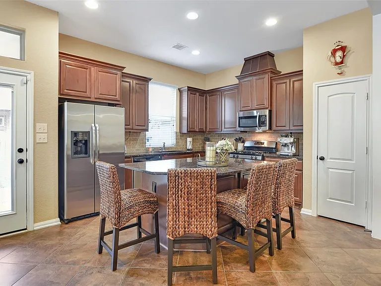 21 Cheswood Manor Dr — Photo 12