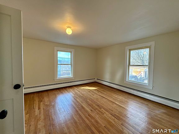 5th image of 126 Beecher St #2