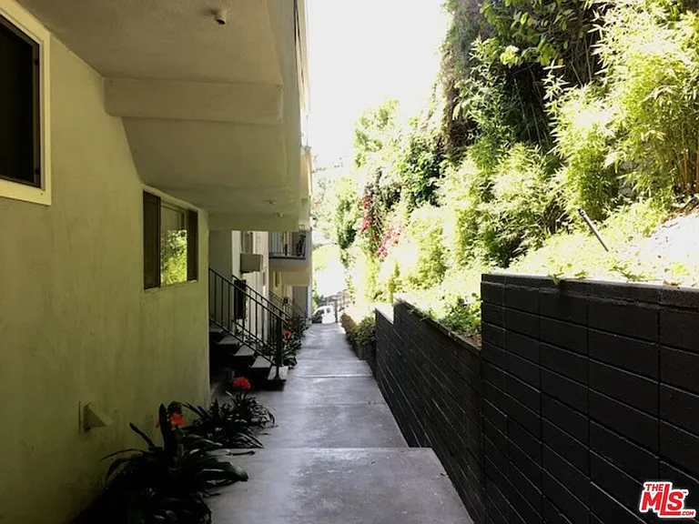 1920 Hillcrest Rd #8 — Photo 16