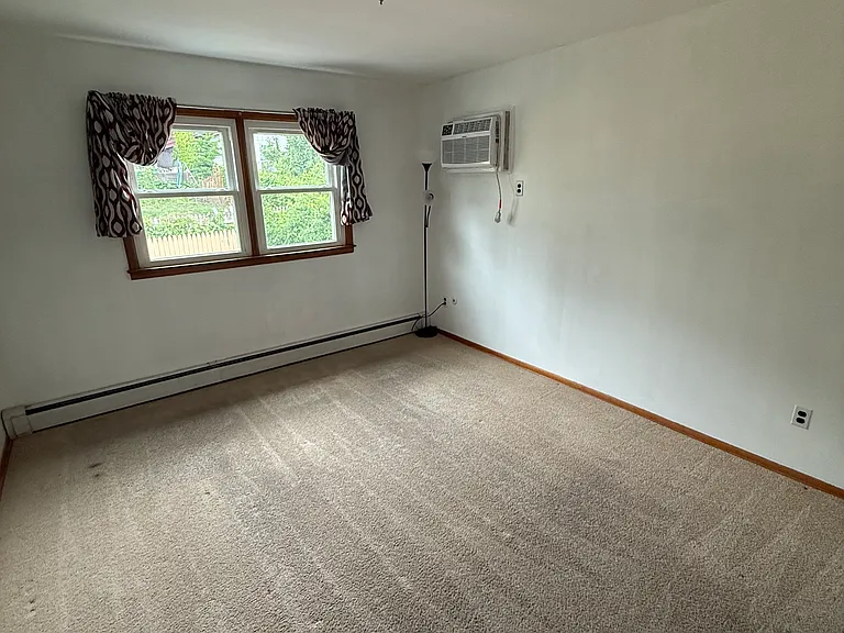 542 Liberty Ave — Photo 12