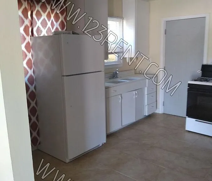 11850 Patricia Ave — Photo 6