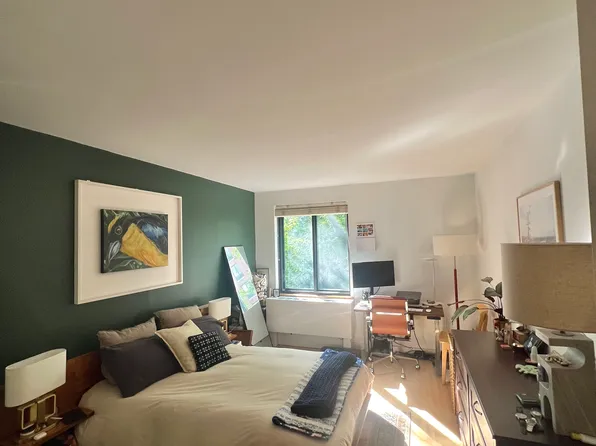 280 Rector Place image 2 of 13