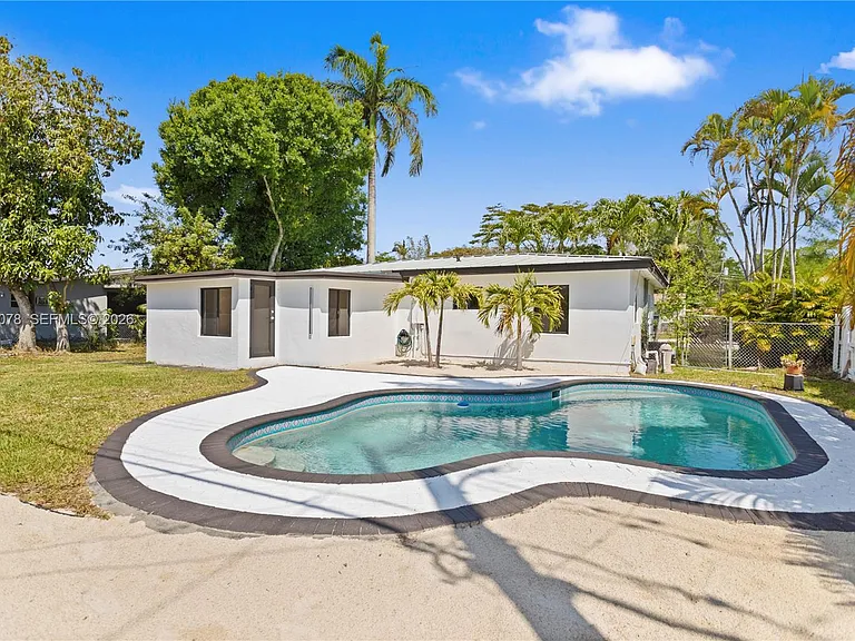 1524 SW 32nd Ct — Photo 5