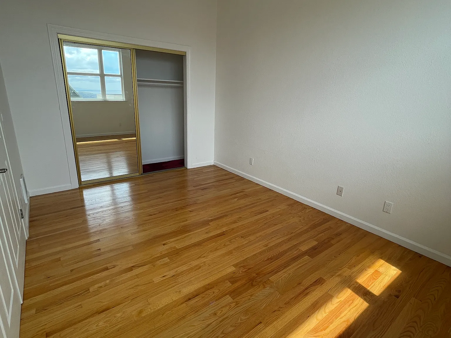 5 bed, 2860 sqft, $11,000 — Photo 2