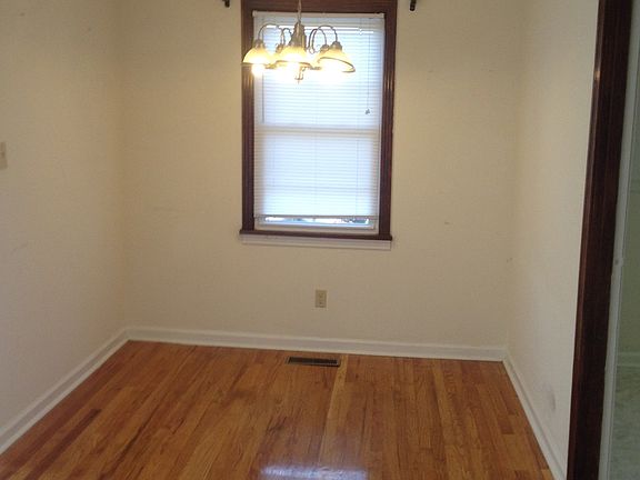 4th image of 2713 Spencer St
