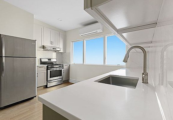 4th image of 47-18 11th St #3