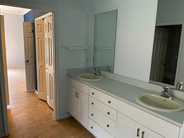 317 SE 16th Pl — Photo 19
