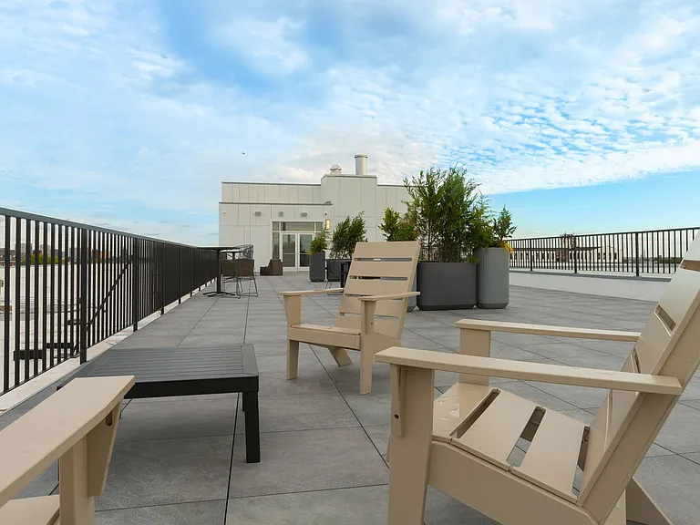 Graduate Pointe — Photo 123
