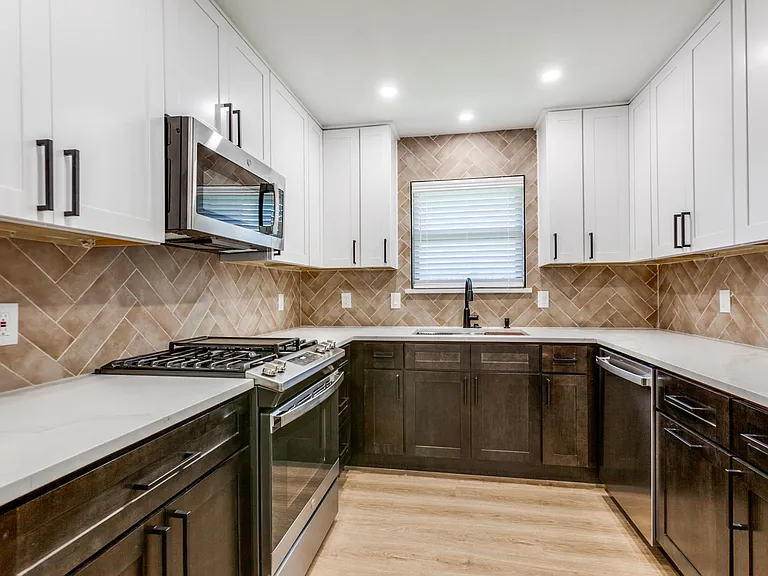 2822 Clear Springs Dr — Photo 9
