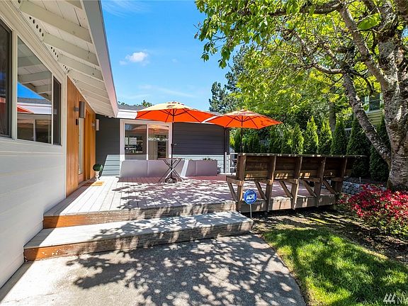 3rd image of 8000 SE 34th Pl