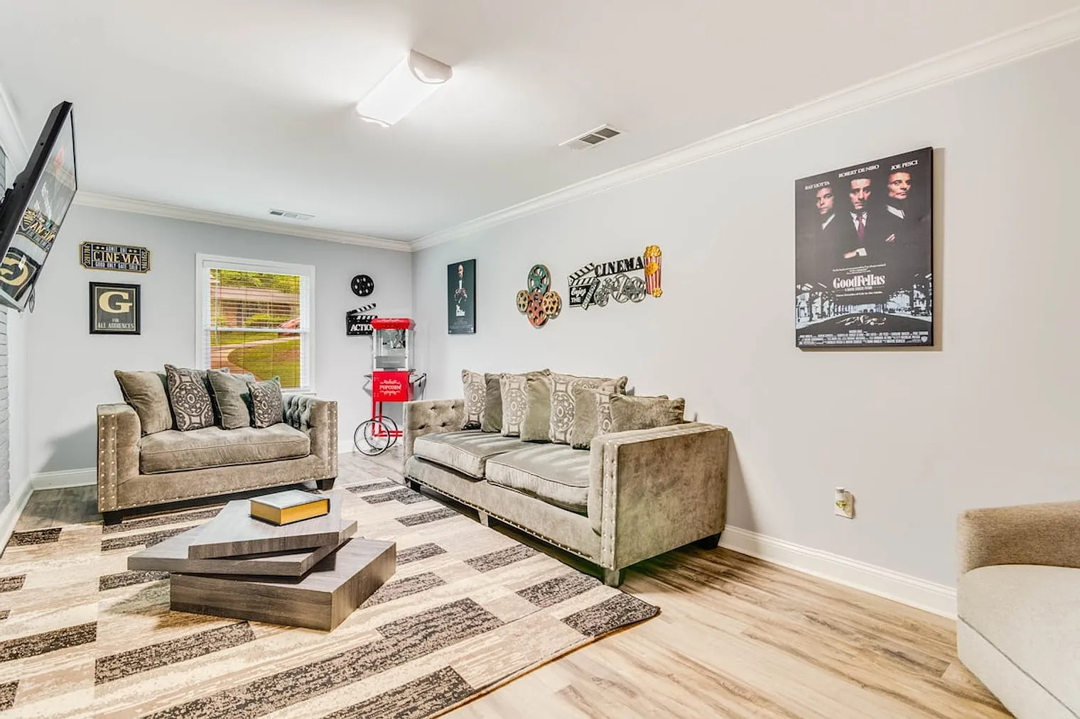 6 bed, 4.0 bath, 3132 sqft, $8,841 — Photo 3