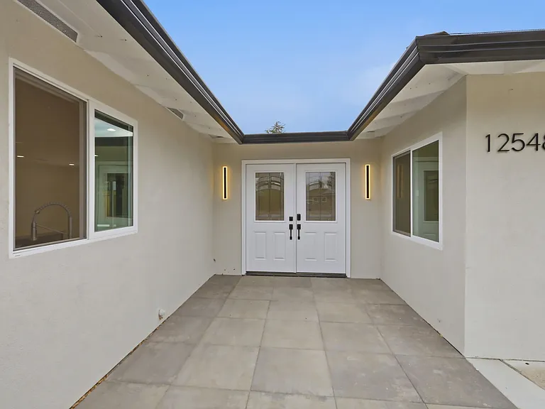 12548 Paseo Flores — Photo 3