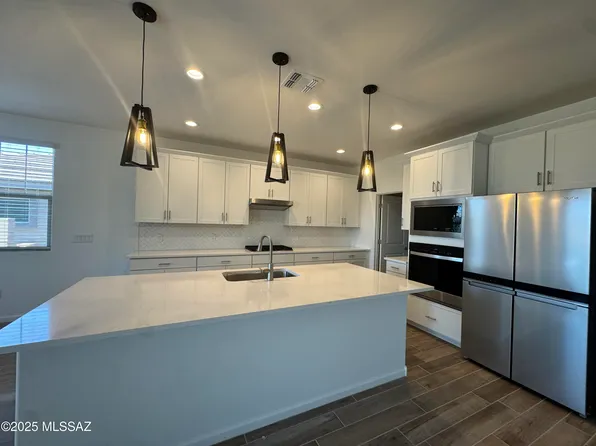 10430 E Silver Fox Dr, Tucson, AZ 85748