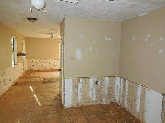 4th image of 1104 Foreman Rd