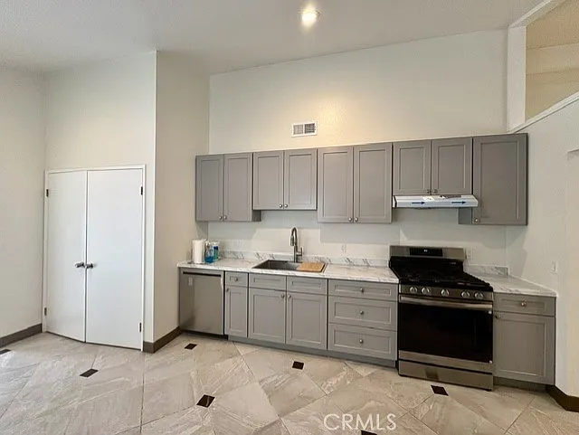 4 bed, 1472 sqft, $4,400 — Photo 4