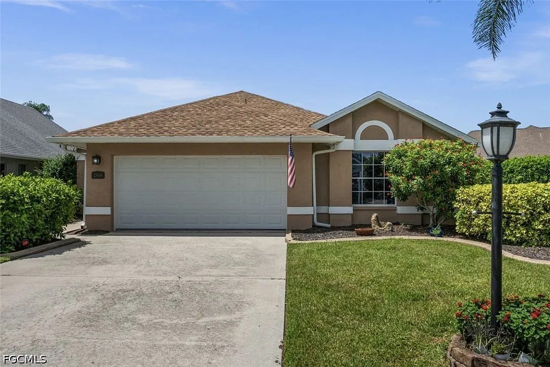 3 bed, 2.0 bath, 1712 sqft, $2,500 — Photo 1