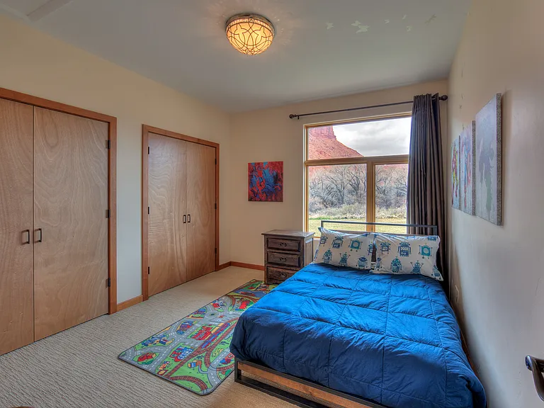 425 E Amber Ln — Photo 15