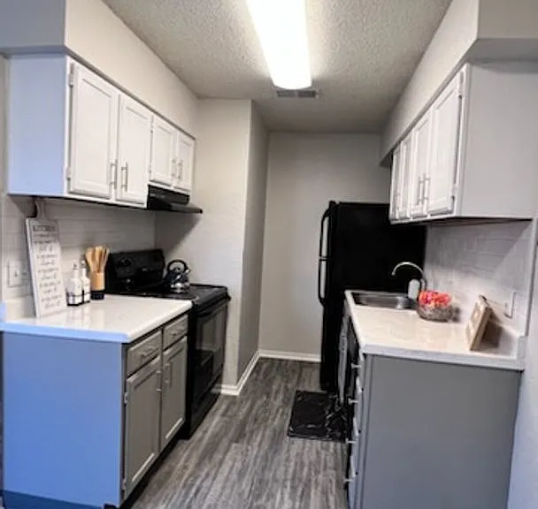 Hickory Grove Apartments — Photo 4