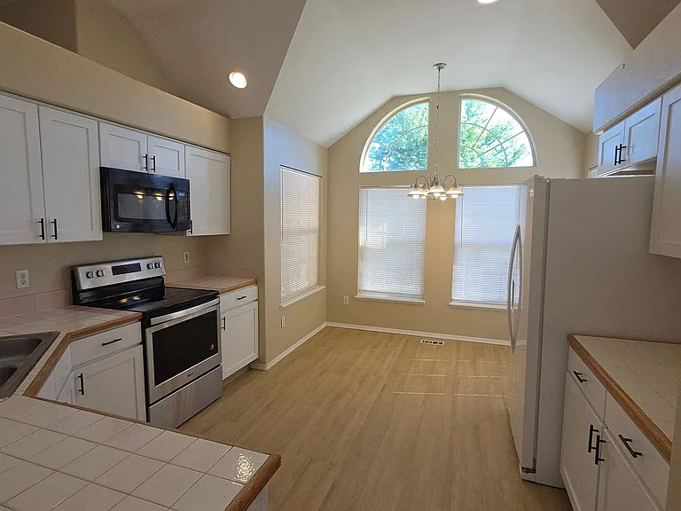 1329 Nutwood Dr — Photo 6