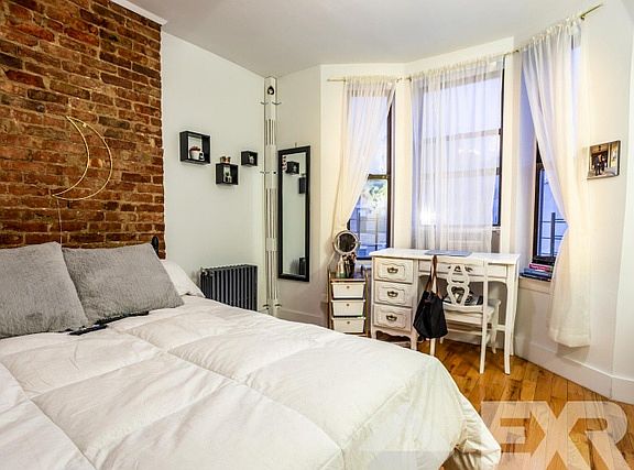 4th image of 643 Franklin Ave #302