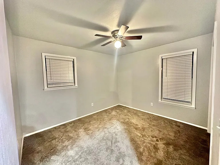 1604 Summit St — Photo 9