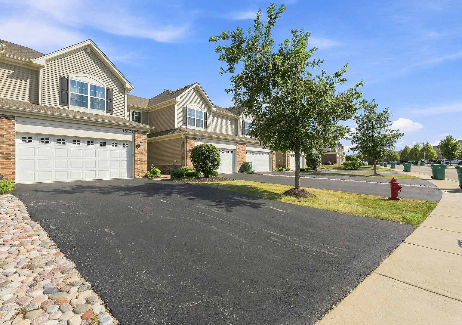 2 bed, 2.5 bath, 1558 sqft, $2,500 — Photo 3