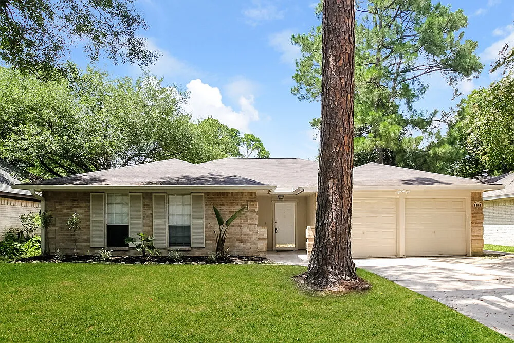 4 bed, 2.0 bath, 1606 sqft, $1,905 — Photo 1