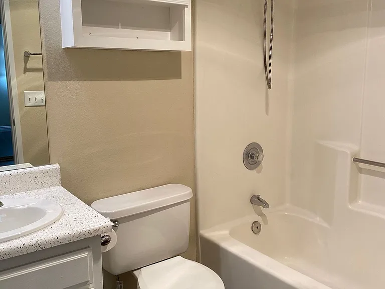 Hillcrest Palms Apartments — Photo 33