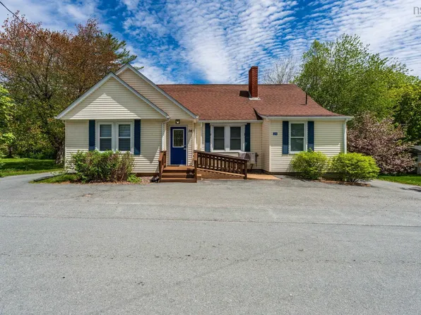24 Varner Rd, Lunenburg, NS B0R 1E0