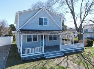 101 Niantic River Rd, Waterford, CT 06385