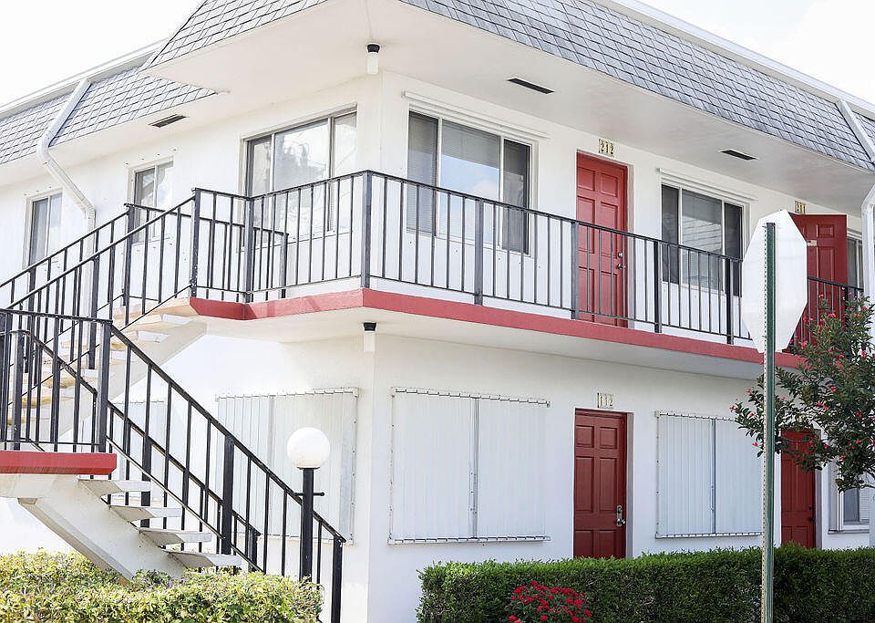 1st image of 3200 Lake Osborne Dr APT 212
