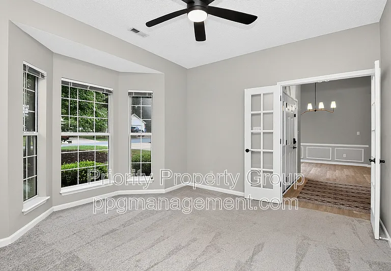 9118 Pine Springs Ct — Photo 10