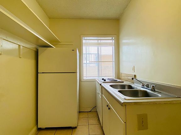 4th image of 1626 Barry Ave #5