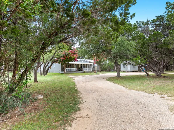 193 Mills Lane, Pipe Creek, TX 78063
