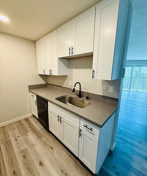 2121 Mission Ave #5 — Photo 2