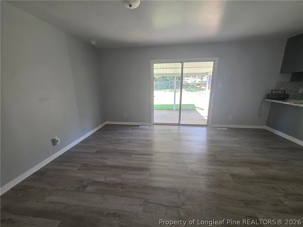3 bed, 1.5 bath, 1274 sqft, $1,400 — Photo 4