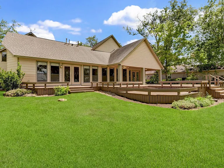 10045 Valley Dr S — Photo 43