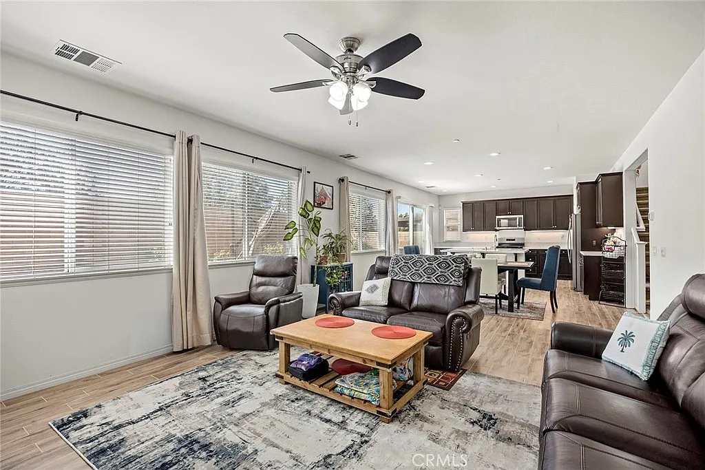 4 bed, 2288 sqft, $4,000 — Photo 4