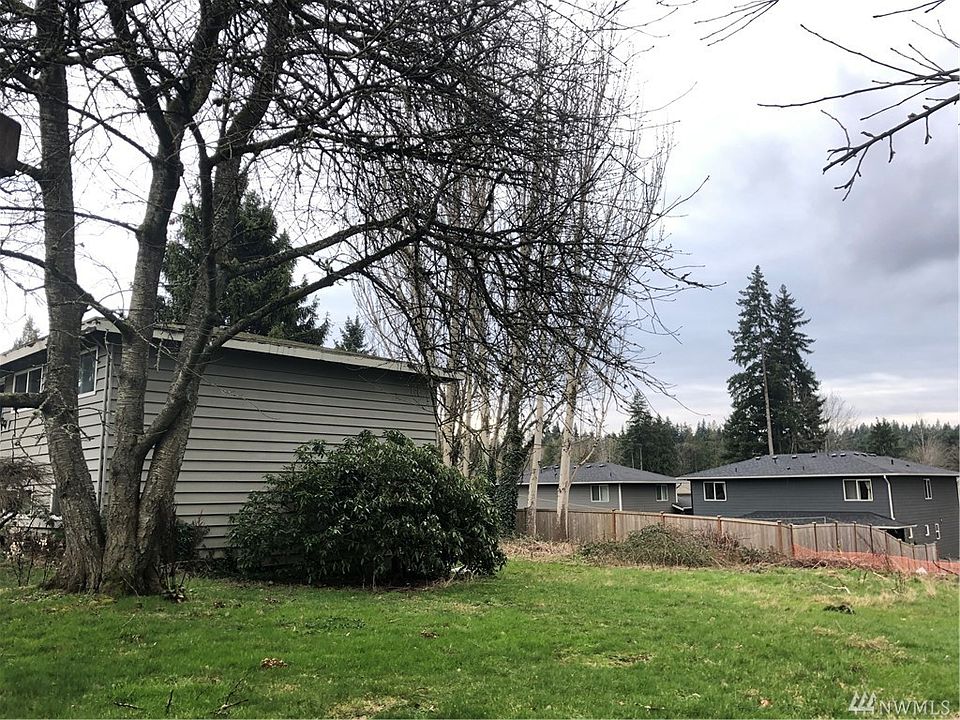 2nd image of 12306 NE 107th St