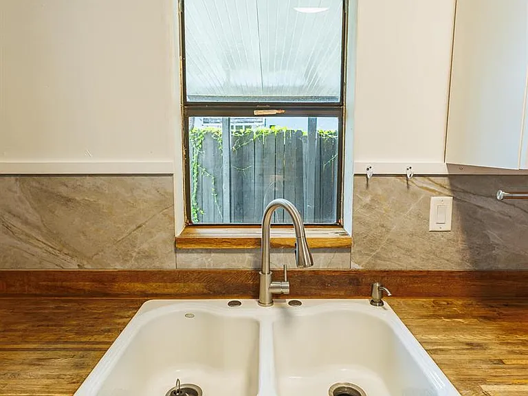 520 NE 58th St — Photo 10