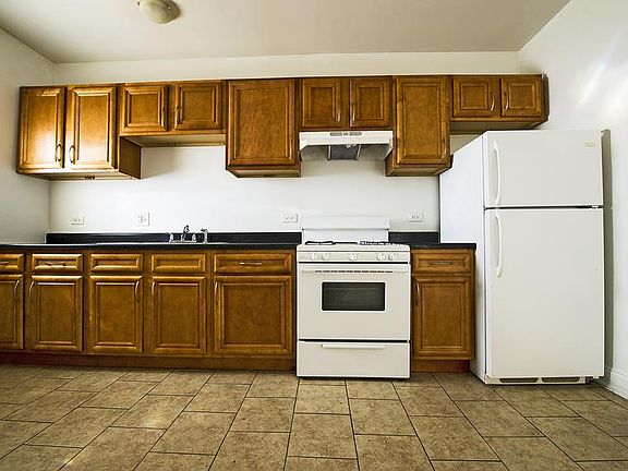 4th image of 310 N Menard Ave #G