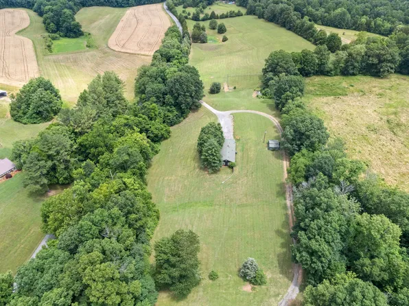 1040 Sensing Rd, Cumberland Furnace, TN 37051