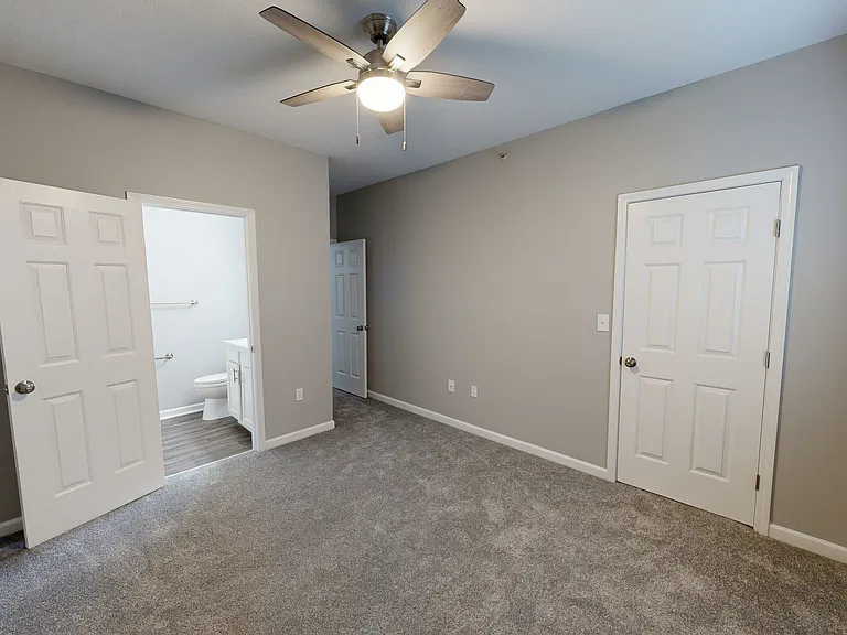 Burlington Oaks Apartments — Photo 53