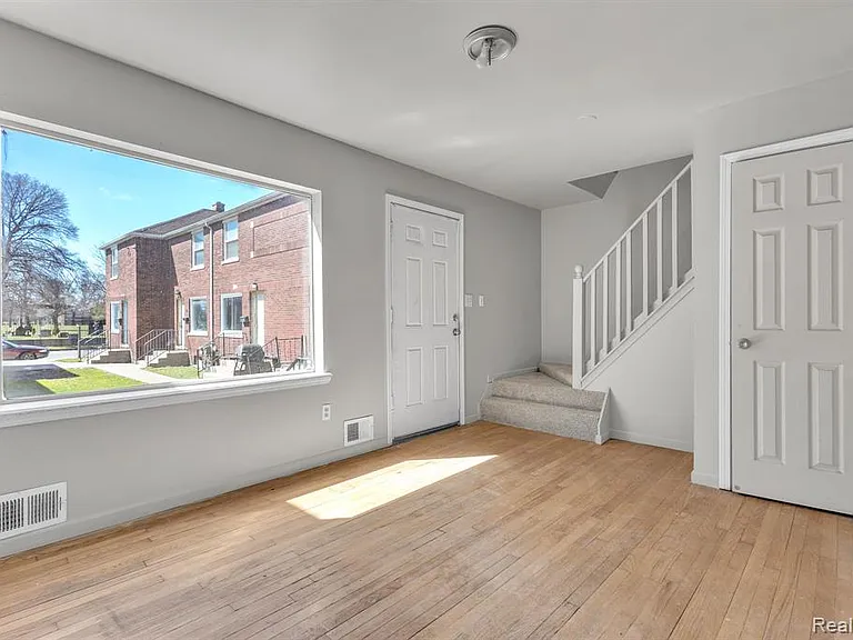 764 Woodmere St — Photo 10
