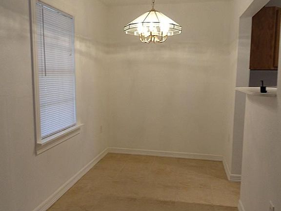 3rd image of 417 Oaklawn St