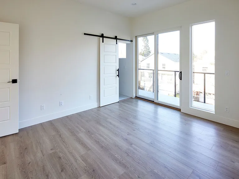140 NE Sacramento St — Photo 18