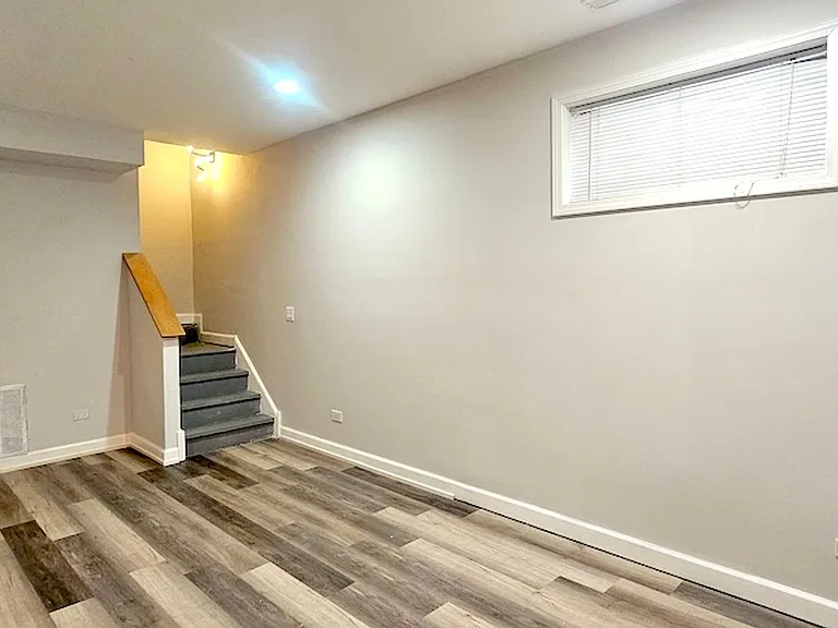 3359 S Ashland Ave — Photo 11