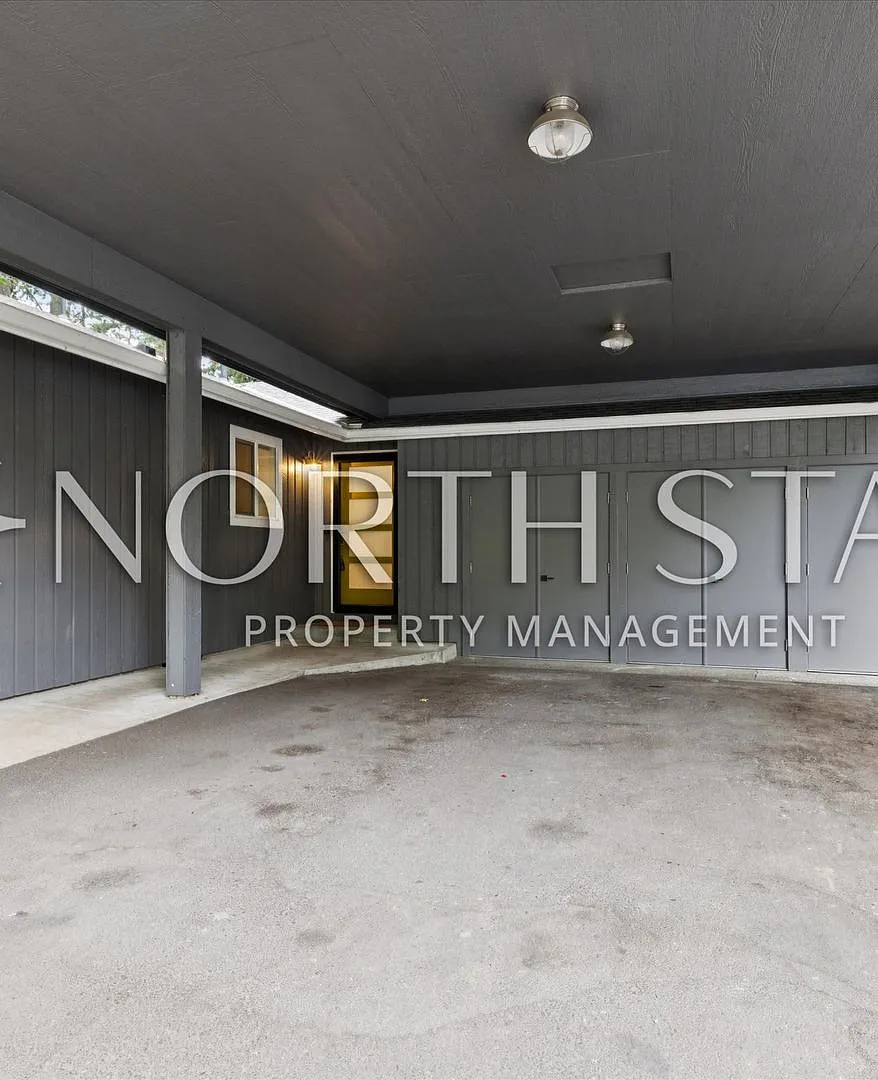 Wooded Setting, Thoughtful Updates & Unbeatable Lake Oswego Location — Photo 3