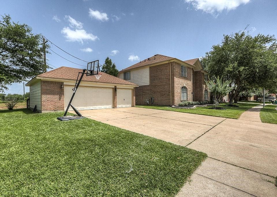 Large yard on side of garage is part of this beautiful property.