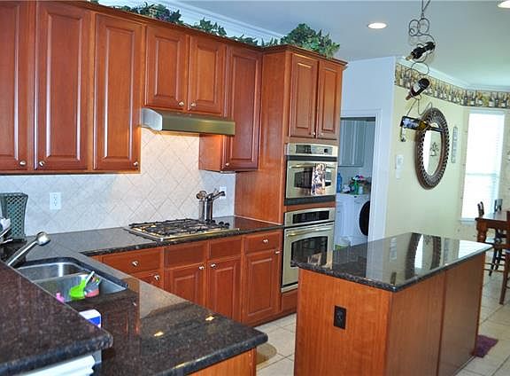 3rd image of 1023 Shadybrook Ln